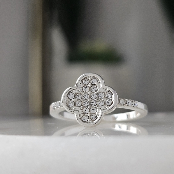 Clover Pavé Ring, Charmed Aroma - Picture 2 of 4